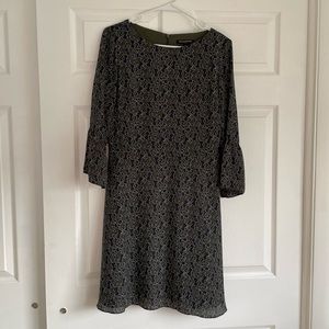 Banana Republic Preowned Floral dress with fitted waistline